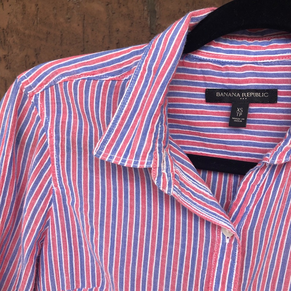 🍌 Banana Republic Striped Button-Down